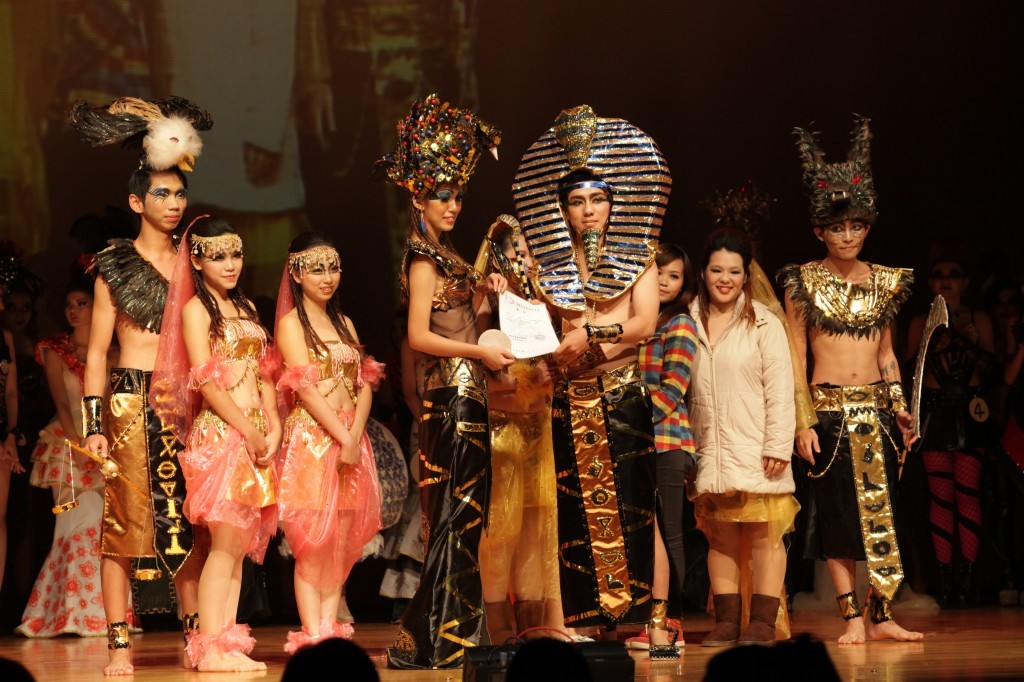 2012 經國盃 創意彩妝造型競賽-主題:EGYPT(說明:戴著面紗的女郎翩然起舞，無法窺透EGYPT神秘與奧妙，華麗的視覺體驗帶領觀眾進入古老埃、神話的異國風情是一場精采的表演。)
